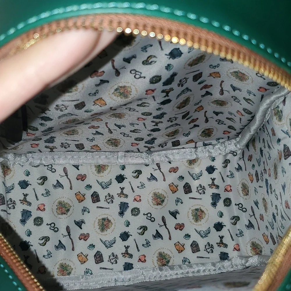 Boxlunch Exclusive Hogwarts Harry Potter Backpack - Picture 3 of 3